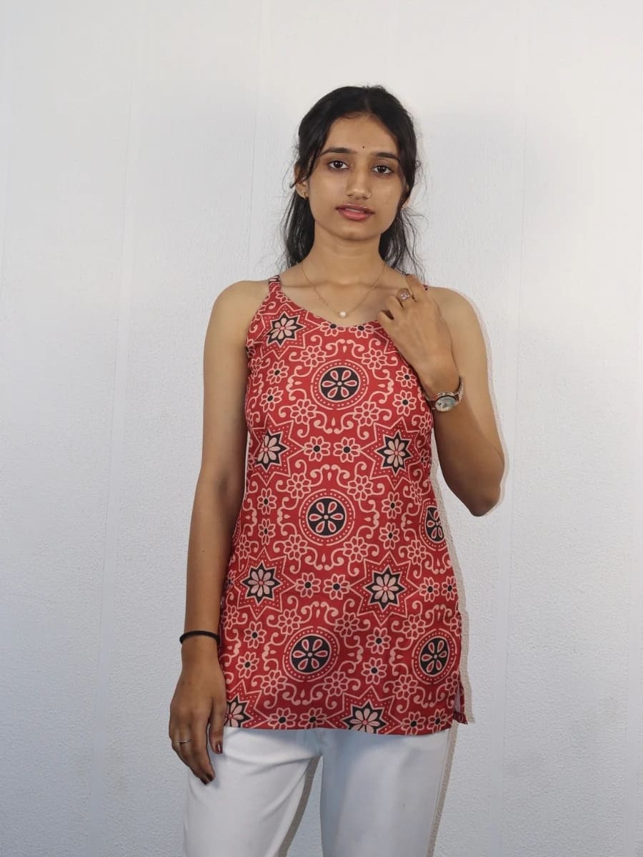 Hirvaa V-neck Short Kurti