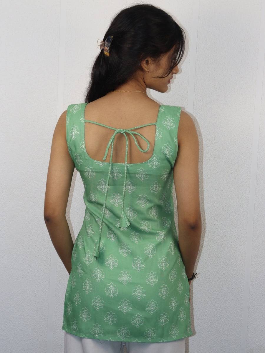 Ishaa Square Neck Short Kurti