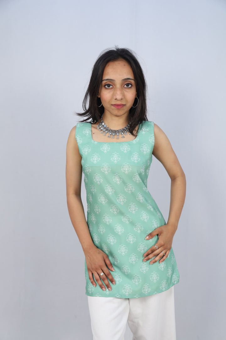 Ishaa Multicolor Cotton Short Printed Kurti For Women & Girls
